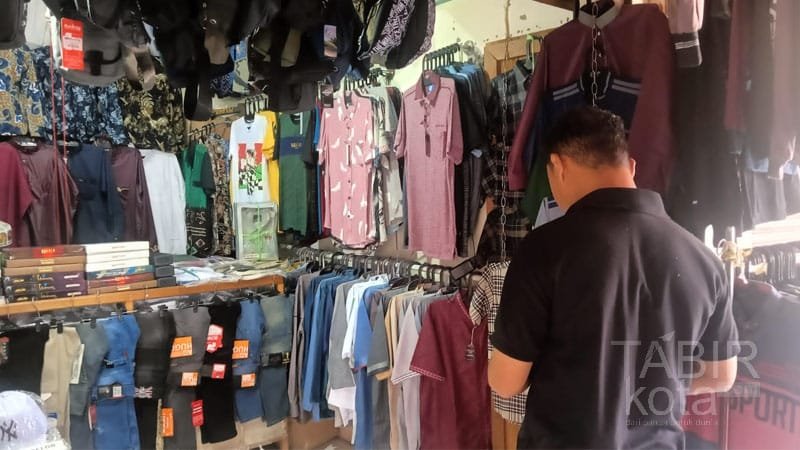 Diduga Imbas Olshop, Pedagang Pakaian di Balangan Sepi Pembeli