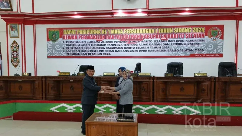 DPRD Bersama Pemkab Barsel Setujui Raperda Pajak dan Retrebusi Daerah