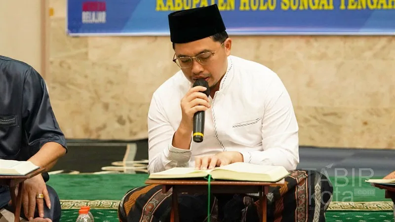 Tingkatkan Keimanan di Bulan Suci, Bupati HST Pimpin Tadarus Al Qur’an