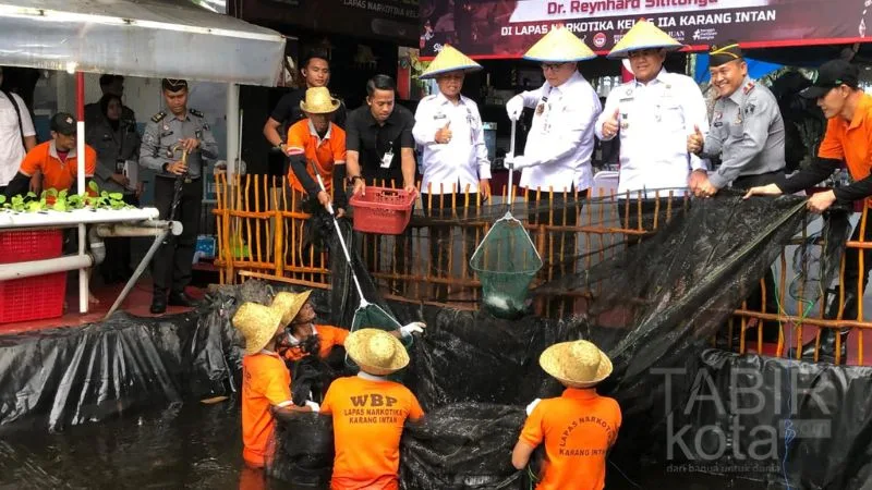 WBP Lapas Narkotika Karang Intan Martapura Panen Satu Ton Nila