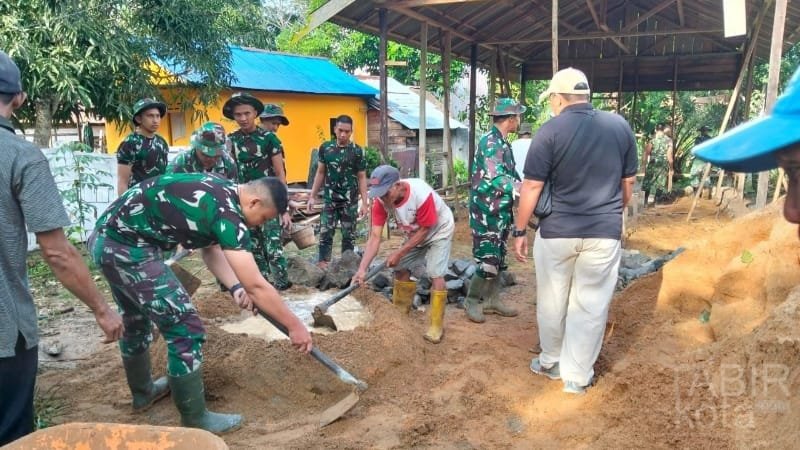 Tingkatkan Fasilitas Keagamaan, Satgas TMMD Kotabaru Renovasi Langgar di Talusi