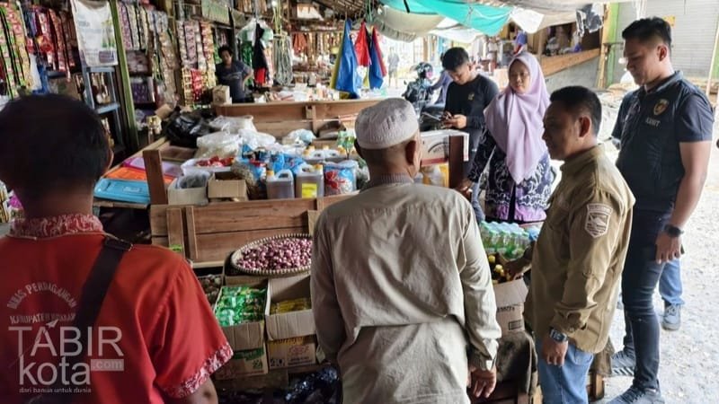 Satgas Pangan Polres Kotabaru Sidak Harga dan Ketersediaan Bapok di Pasar Kemakmuran
