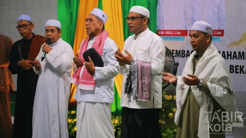 Pemkab Kotabaru Gelar Peringatan Malam Nuzulul Qur’an di Masjid Agung Husnul Khatimah
