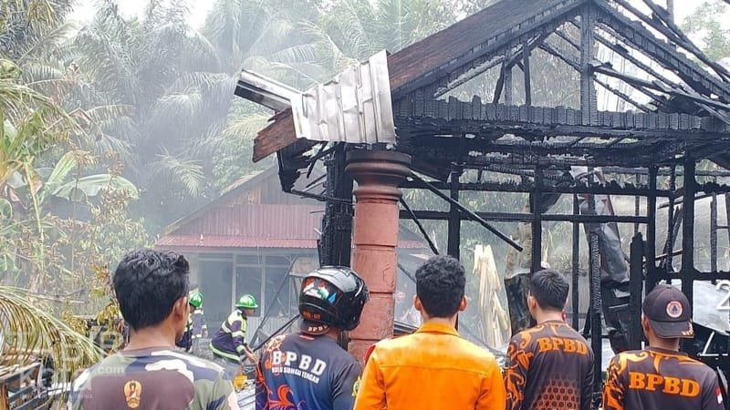 Kebakaran di Banua Binjai HST, Dua Rumah Hangus Tinggal Arang