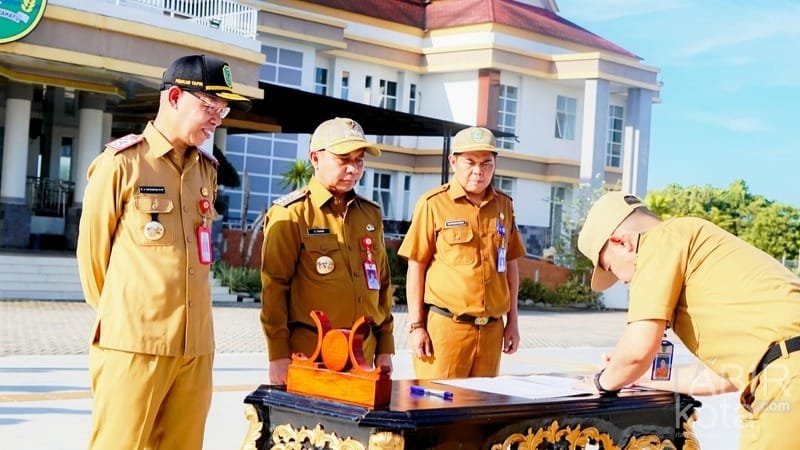 Pimpin Penandatanganan PK SKPD 2025, Bupati Tapin: Pedoman Pencapaian Target Pembangunan Daerah