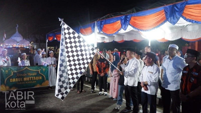 Lepas Peserta Festival Tanglong, Bupati Barsel: Tradisi Harus Terus Dilestarikan