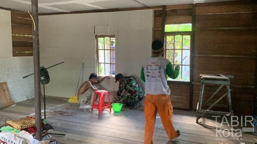 Dukung Kenyamanan Ibadah, Satgas TMMD Kodim 1012/Buntok Renovasi Mushola