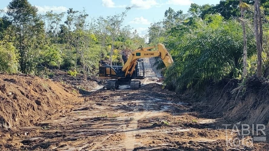 Optimalkan Pembangunan Jalan, Satgas TMMD Kodim 1012/Buntok Kerahkan Alat Berat