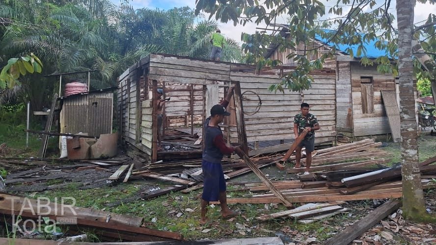 Satgas TMMD Kodim 1012/Buntok Genjot Renovasi RTLH di Wungkur Baru