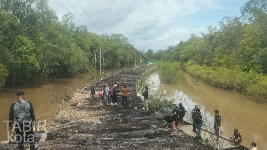 Tinjau Progres TMMD, Kabid Bina Marga DPUPR Barsel: Penimbunan Jalan di Talio Capai 53 Persen