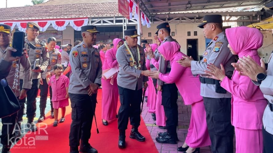 Terima Kunker Kapolda Kalsel, Kapolres HST Komitmen Tingkatkan Kegiatan Sosial di Masyarakat