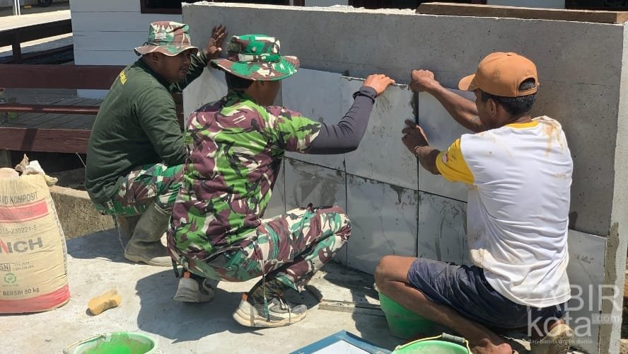 Satgas TMMD Kodim 1012/Buntok Bangun Tempat Wudhu Mushola Darul Mu’minin di Talio
