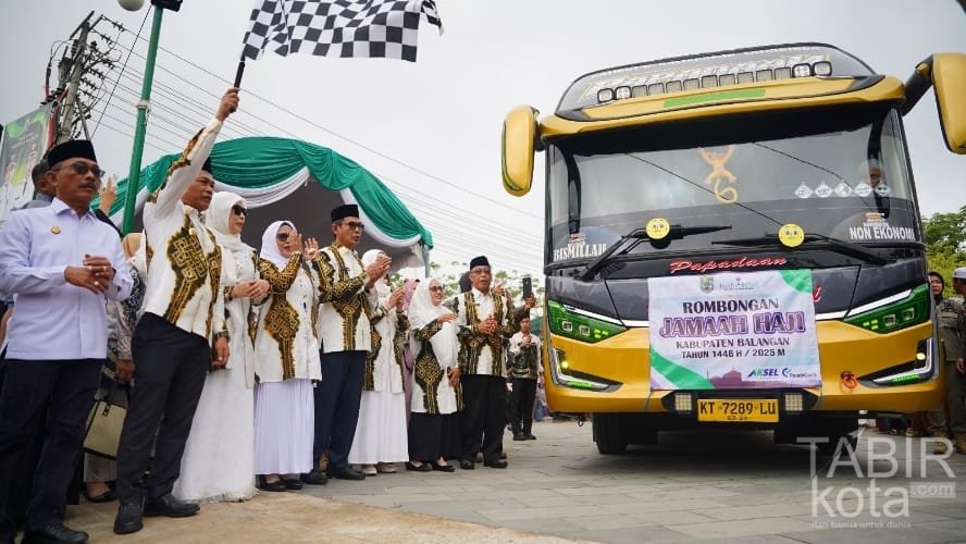 Lepas 118 Jemaah Calon Haji, Bupati Balangan Ingatkan Jaga Kesehatan