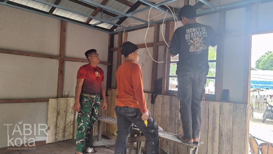 Tahap Akhir Renovasi RTLH, Satgas TMMD Kodim 1012/Buntok Genjot Proses Finishing