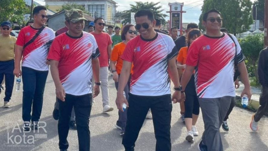 Wakil Ketua DPRD Barsel Hadiri Jalan Santai HUT Bhayangkara Ke-79
