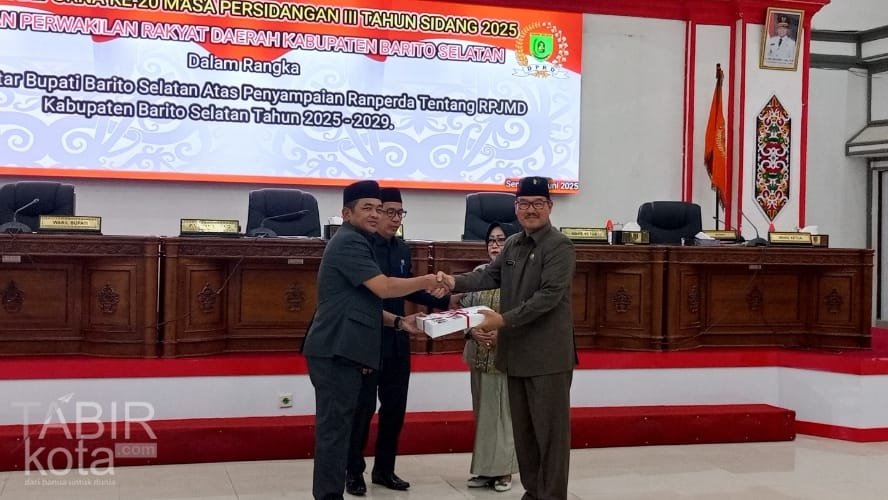 Paripurna DPRD, Wabup Barsel Sampaikan Pengantar Raperda RPJMD 2025–2029