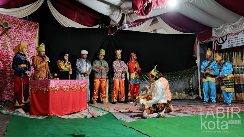 Tampilkan Kesenian Mamanda, Sanggar Kumbang Banaung HST Fokus Cetak Regenerasi “Pamandaan”